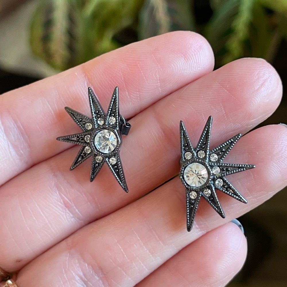 Starburst studs